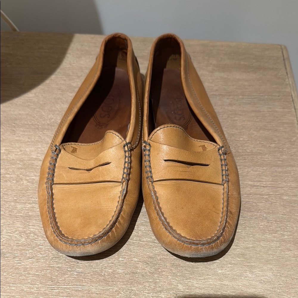 Women’s Gommini Tods driving loafers 37.7